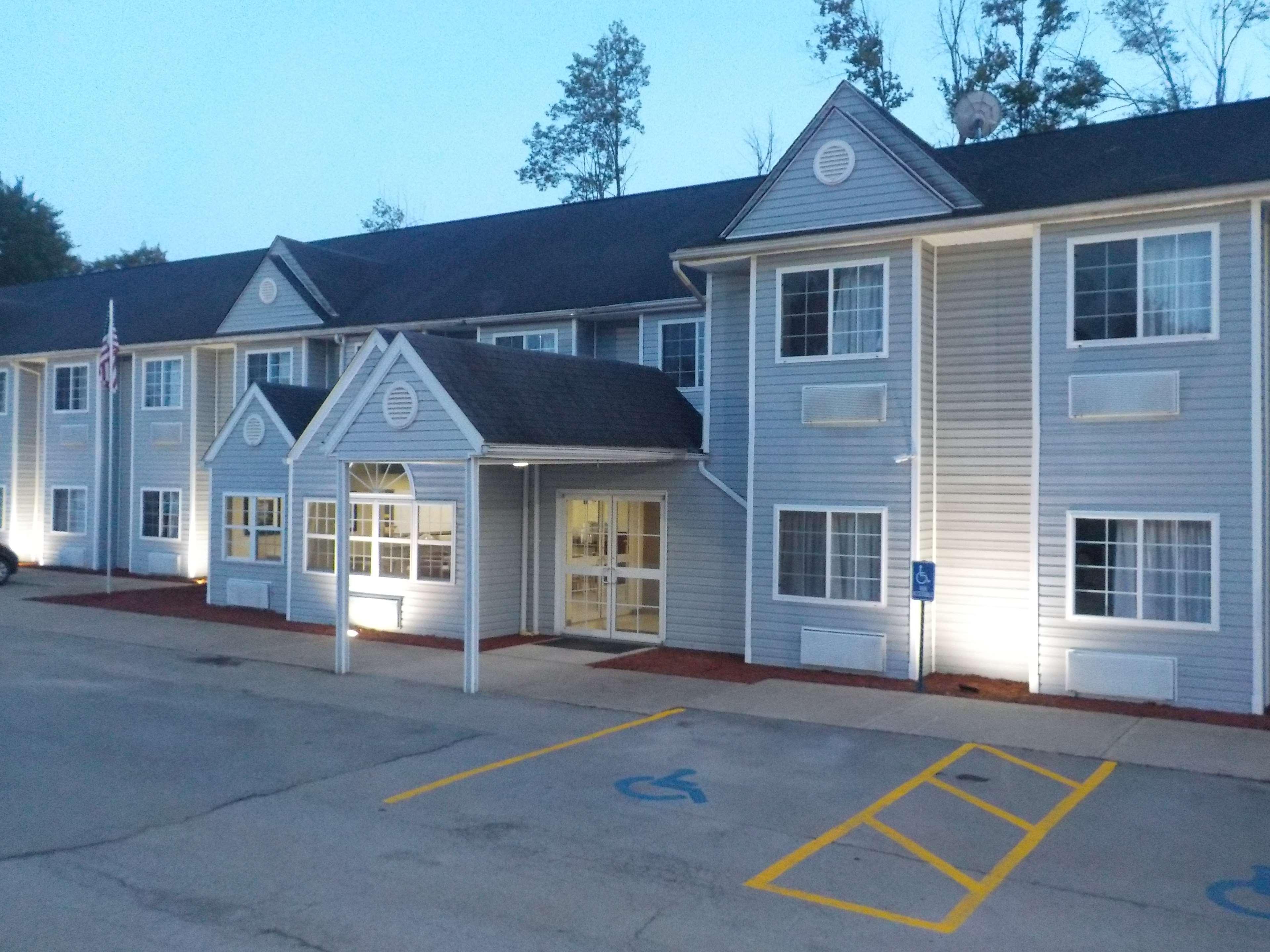 Marienville Mj Inn And Suites מראה חיצוני תמונה